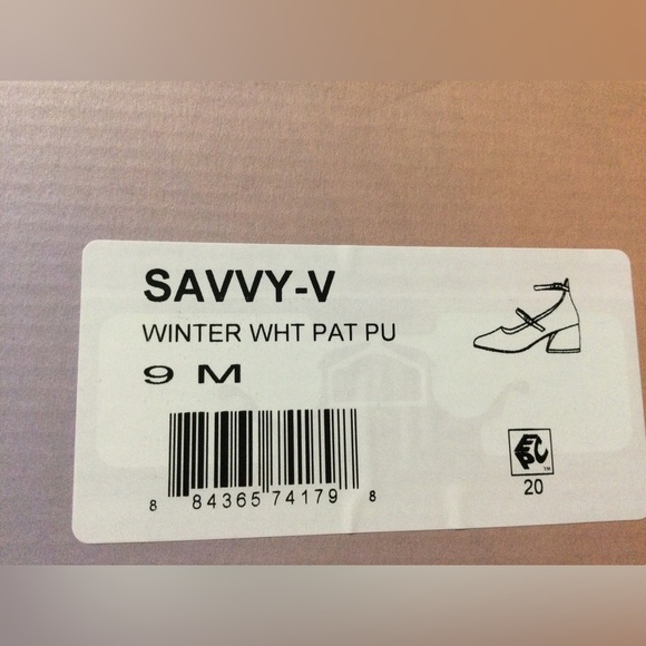 Lisa Vicky Patent Winter White Savvy V Block Heels Size 9M - Picture 11 of 11